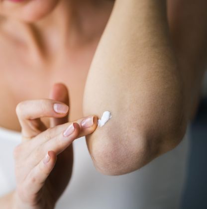 Trockener Ellbogen im Winter