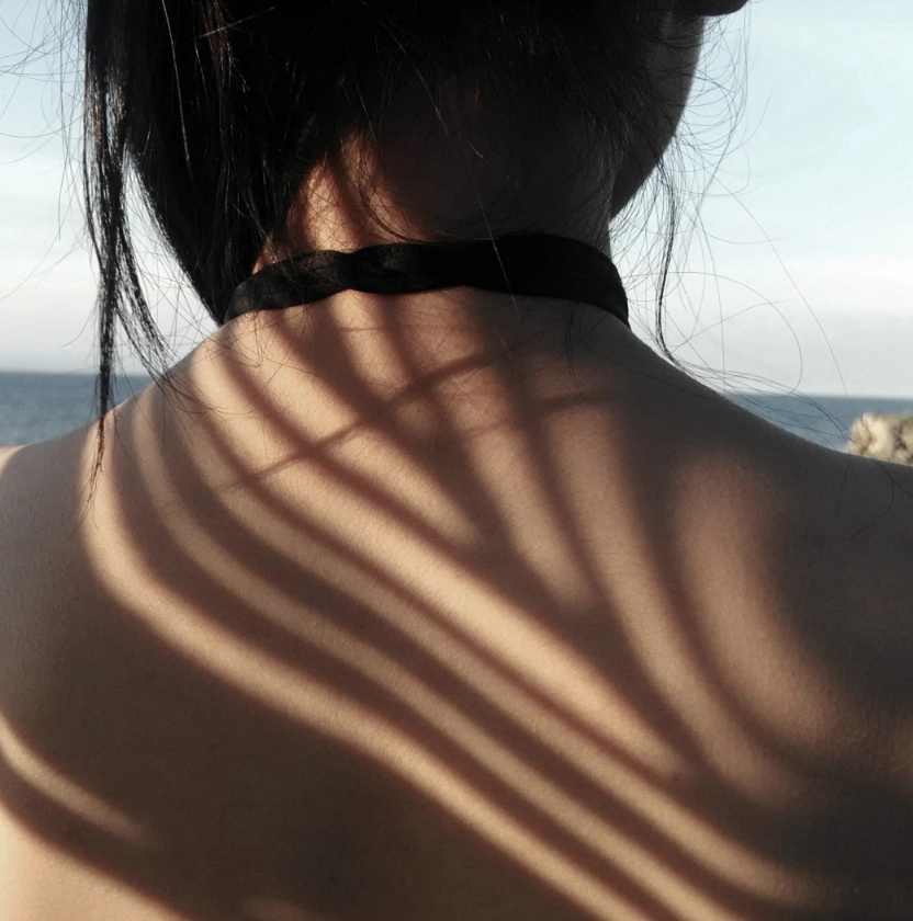 Rückansicht einer Person am Meer
